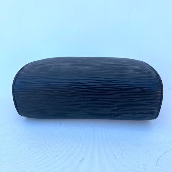 Louis Vuitton Epi Dauphine 17 Cosmetic Pouch Black Textured Clutch - Picture 4 of 11